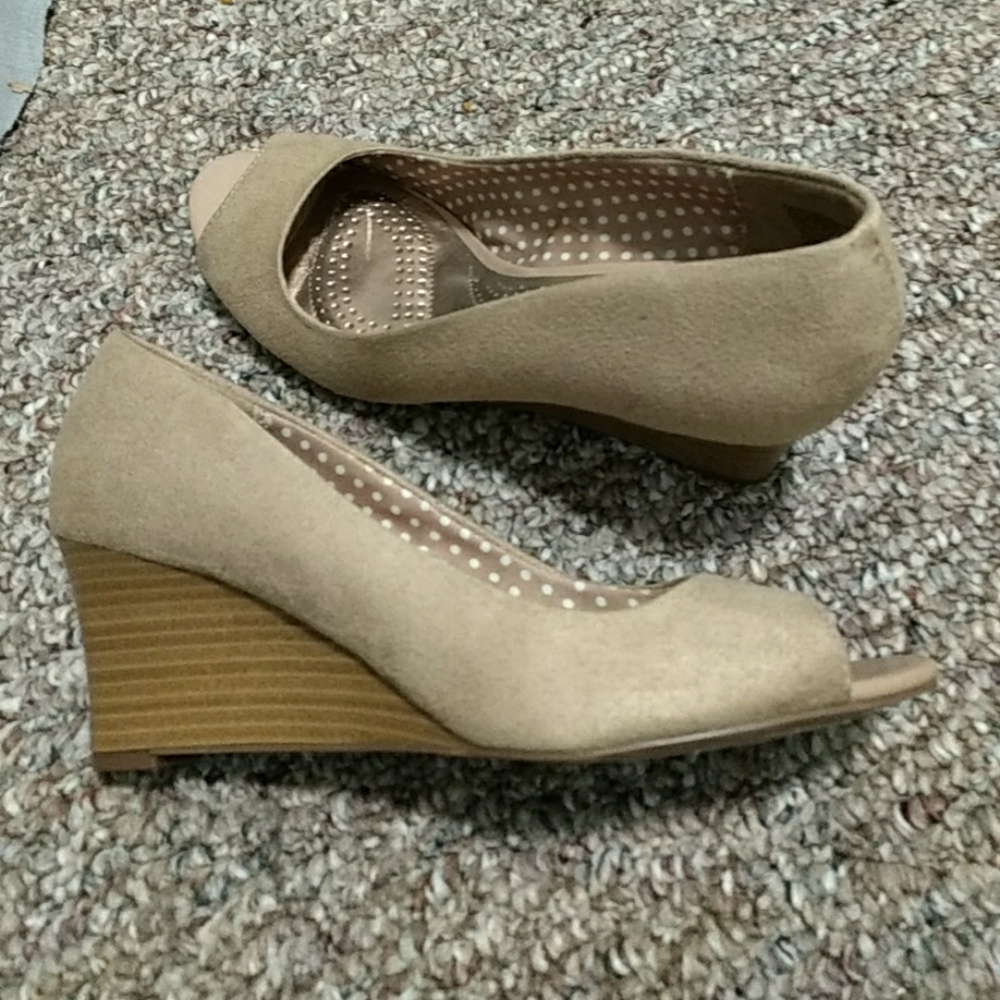 Nude tan wedge peep toe heels